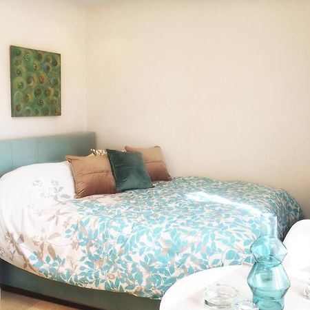 Emerald Mini Suite:Your Deluxe Studio In Kalamaria เทสซาโลนิกิ ภายนอก รูปภาพ