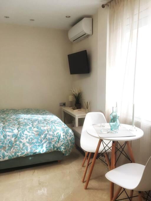 Emerald Mini Suite:Your Deluxe Studio In Kalamaria เทสซาโลนิกิ ภายนอก รูปภาพ